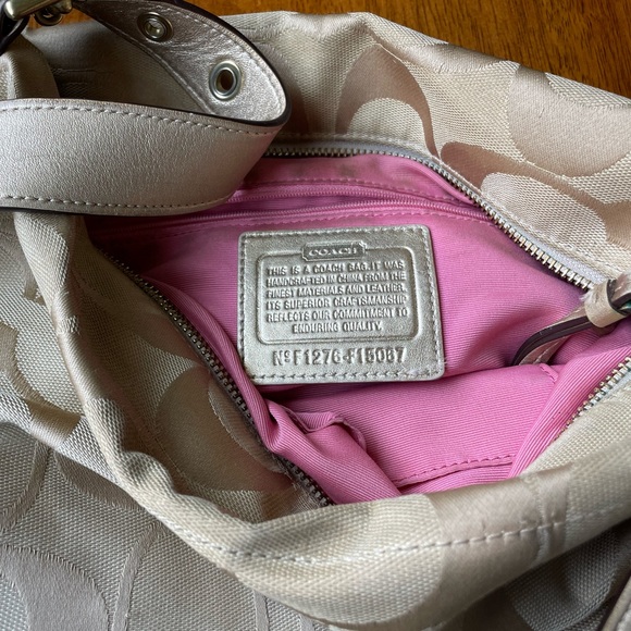 Gold Coach Purse 👜 (‘08-‘12) - Picture 4 of 10